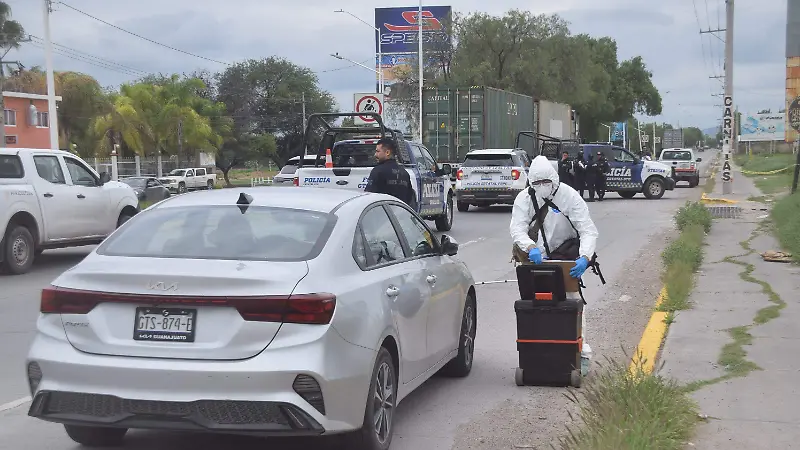 Camión de paquetería atropella a motociclistas en la León-San Pancho; mueren dos jóvenes
